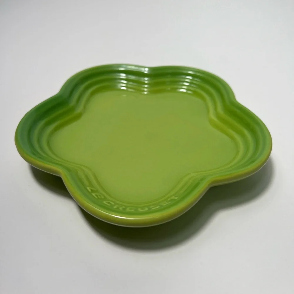 Le Creuset Stoneware Flower Petal Scalloped Trinket Dish Plate Tray
